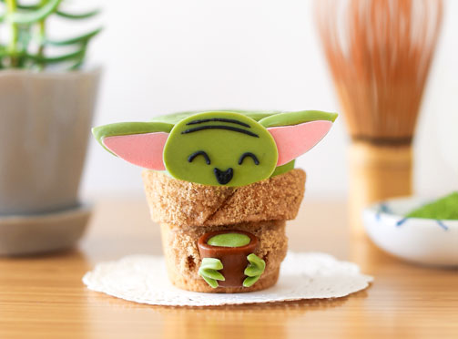 https://aiyamatcharecipes.com/images/recipes/image_baby-yoda-cookie-cups_1668734852.jpg